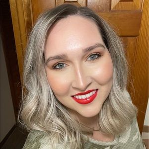 Meet your Posher, Kendra